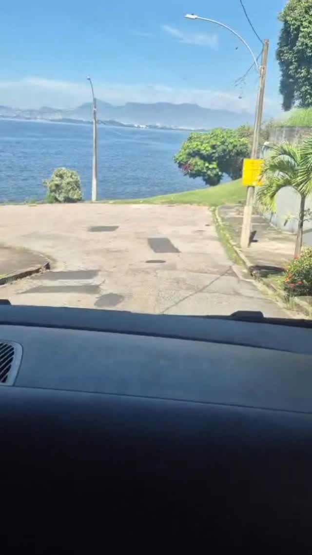 Vista da Ilha do Governador durante aula prática de direção